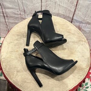 Michael Kors Lawson upper leather  Black Peep-Toe Heels Sz 6